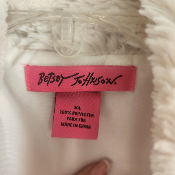 Betsey Johnson White Faux Fur Vest With Pockets XL - Picture 2 of 6
